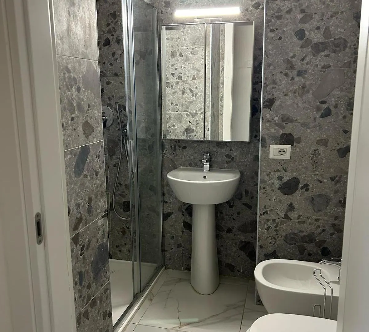 Modern Duomo Rooms Milan Guest house