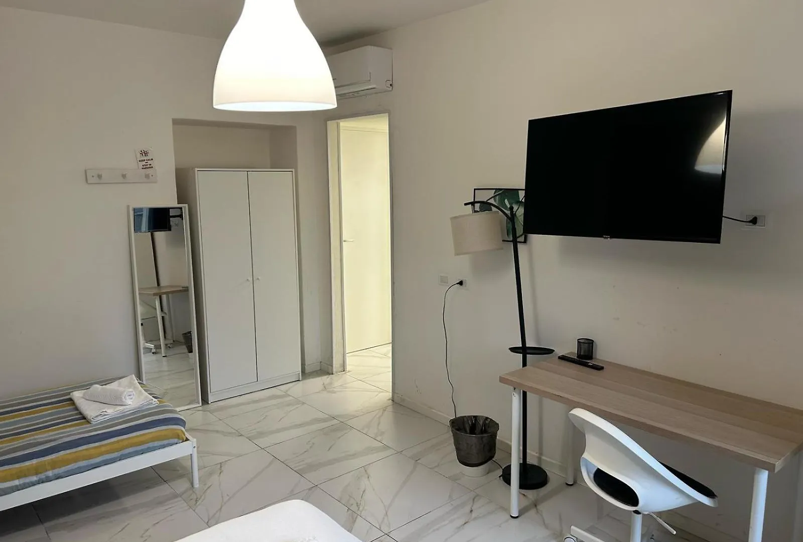 Guest house Modern Duomo Rooms Milan Italy